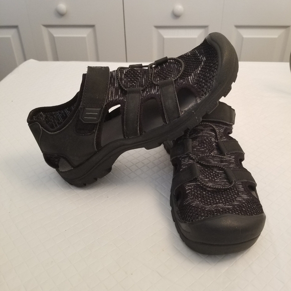 Men's black  C9 Champion hiking, water sandles size 9 - Picture 2 of 6
